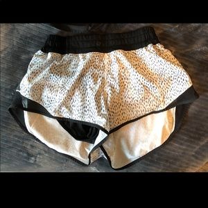 Lululemon Hotty Hot Size 6